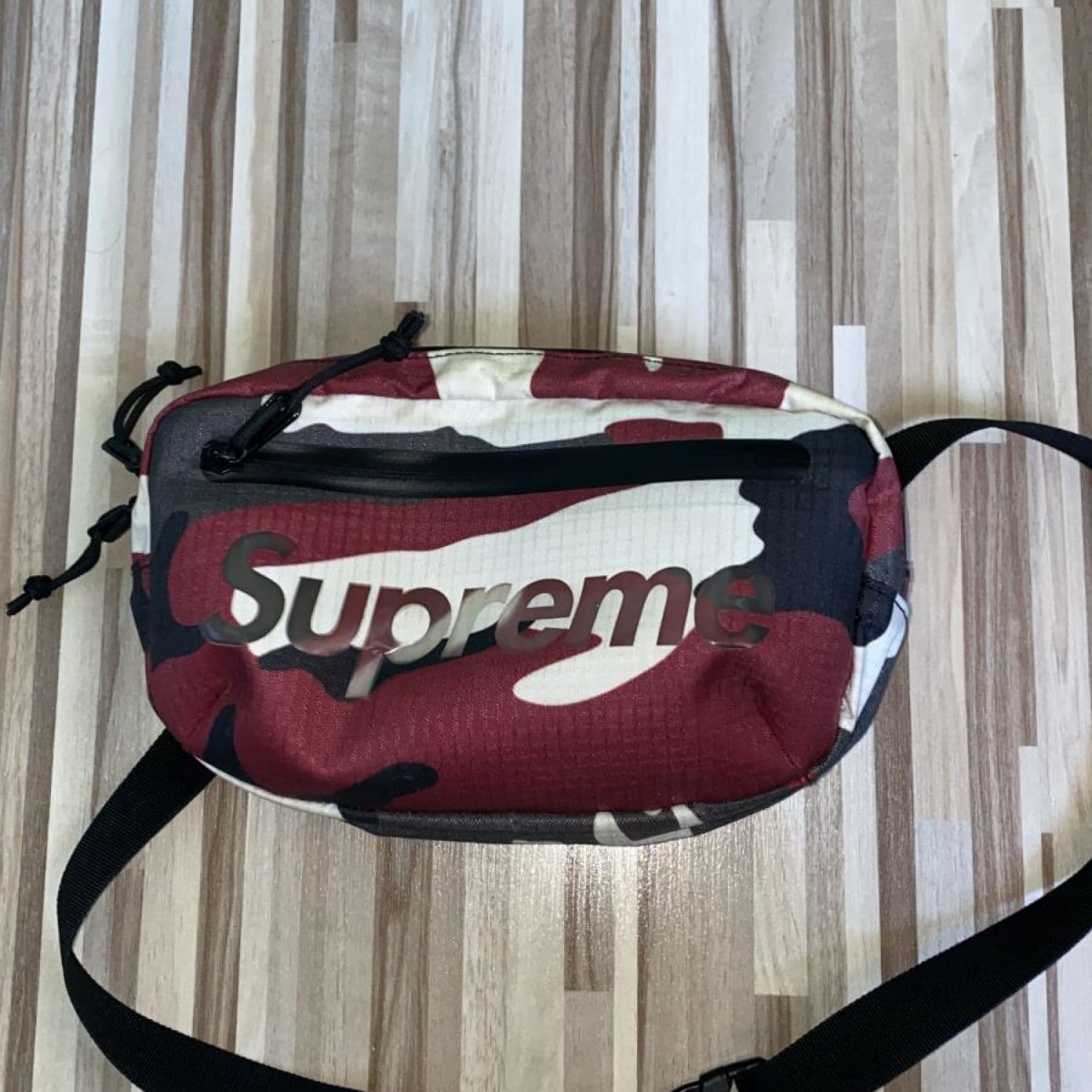 SUPREME WAISTBAG