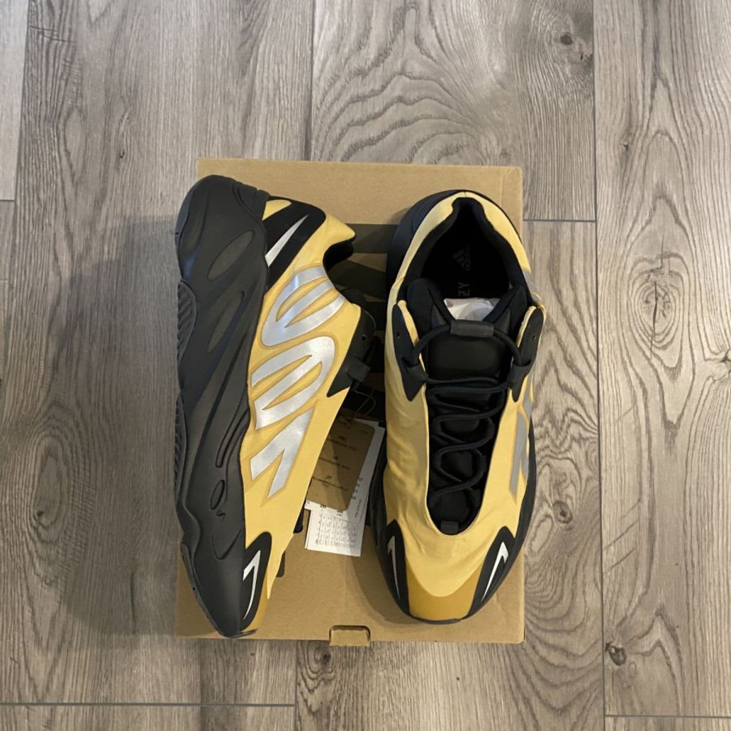 Adidas yeezy 700