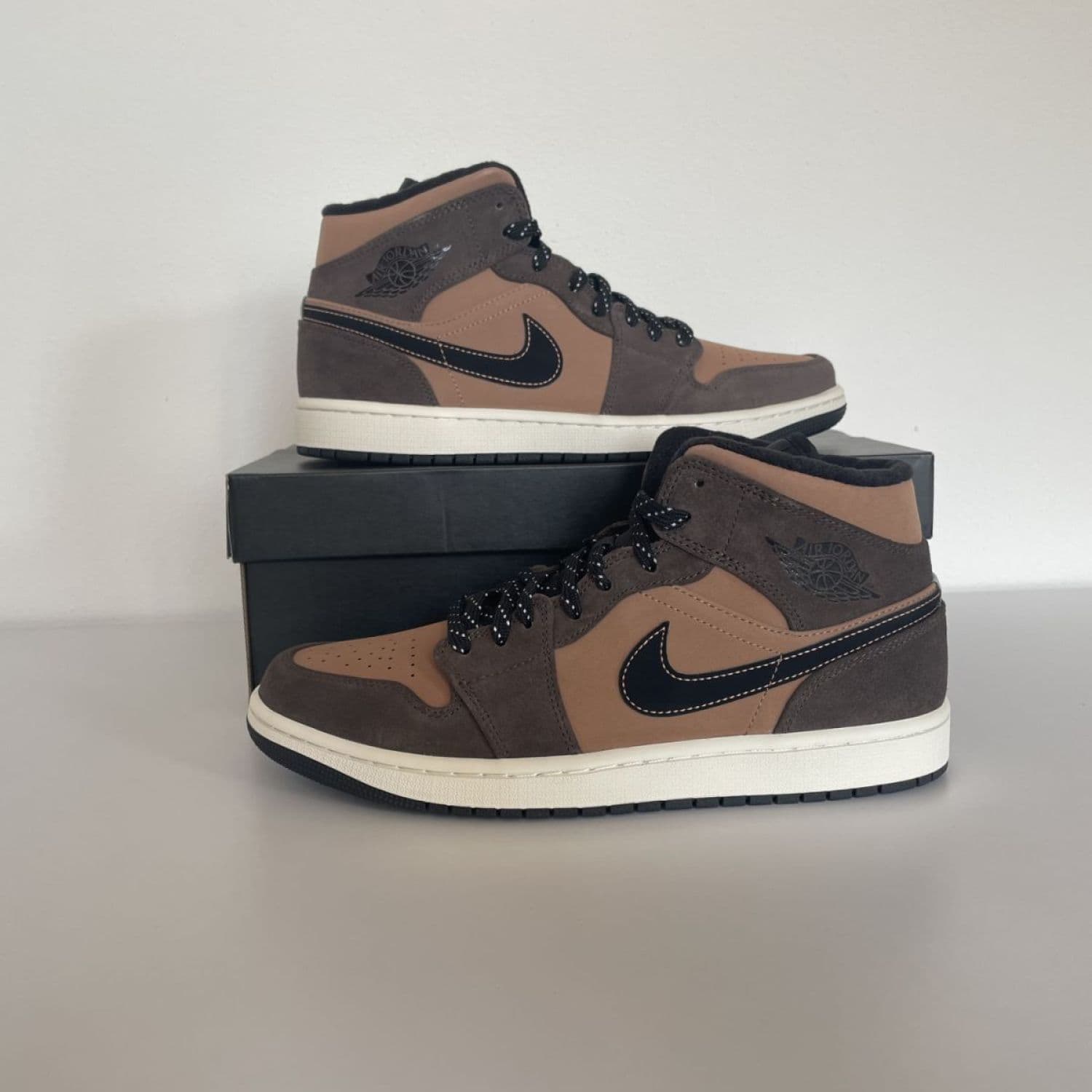 Jordan 1 Mid SE Dark Chocolate