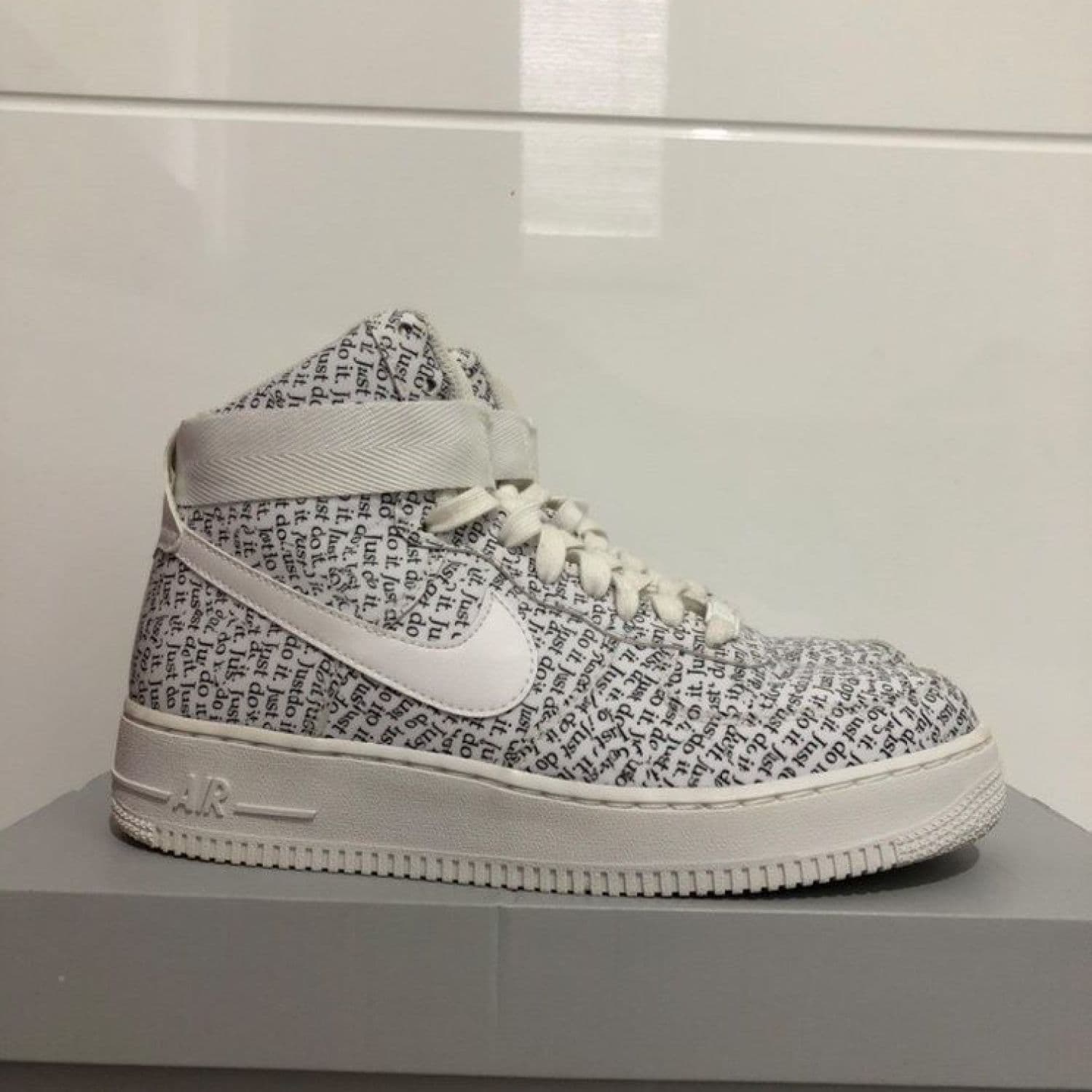 Nike WMNS Air Force 1 Hi Lx "Just Do It"