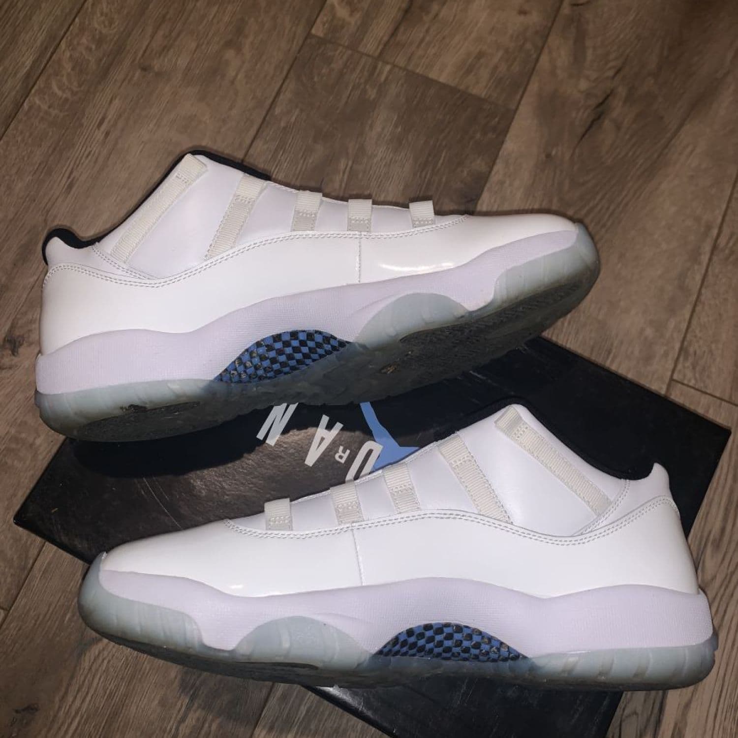 Jordan 11 Retro Low Legend Blue