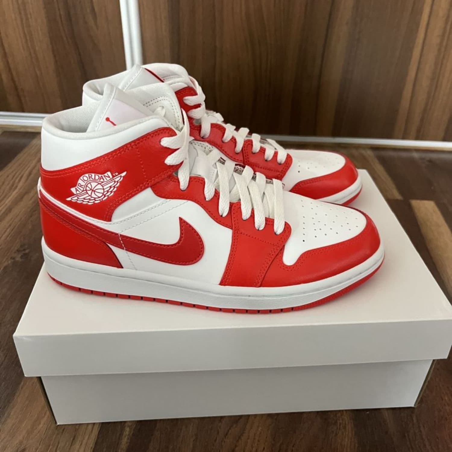 Jordan 1 mid syracuse