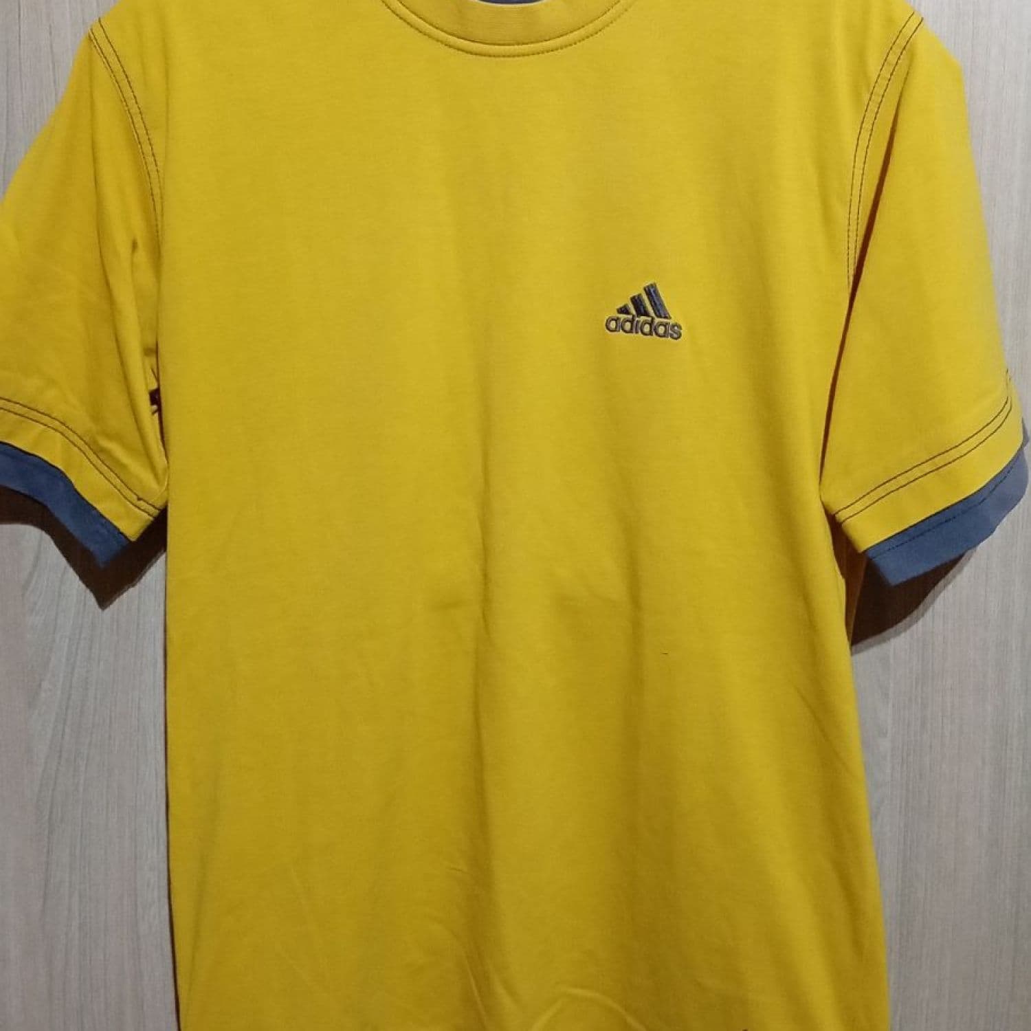 Adidas T-Shirt
