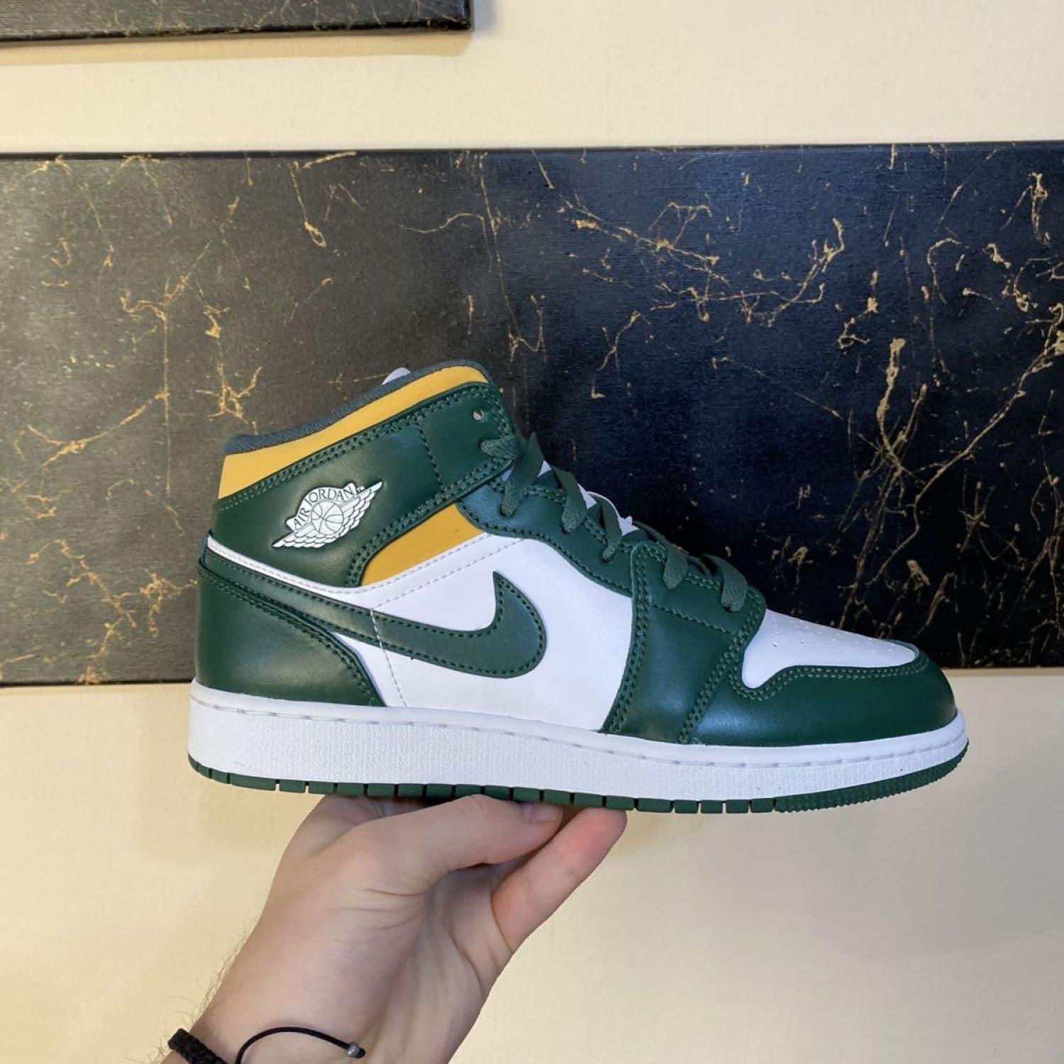 Jordan 1 Mid Sonics