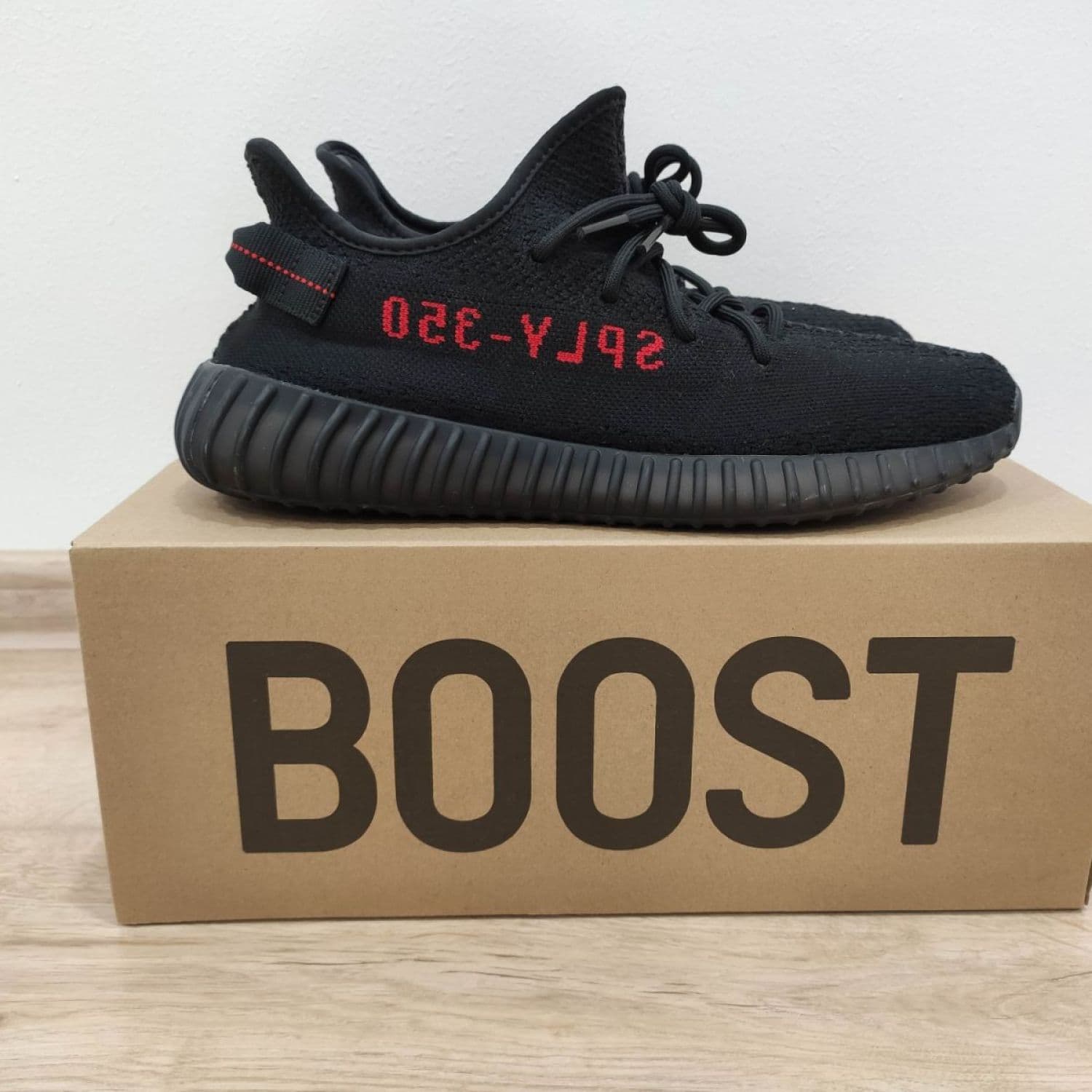 Adidas Yeezy Boost 350 v2 Bred